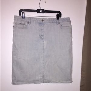 Villager Liz Claiborne denim skirt